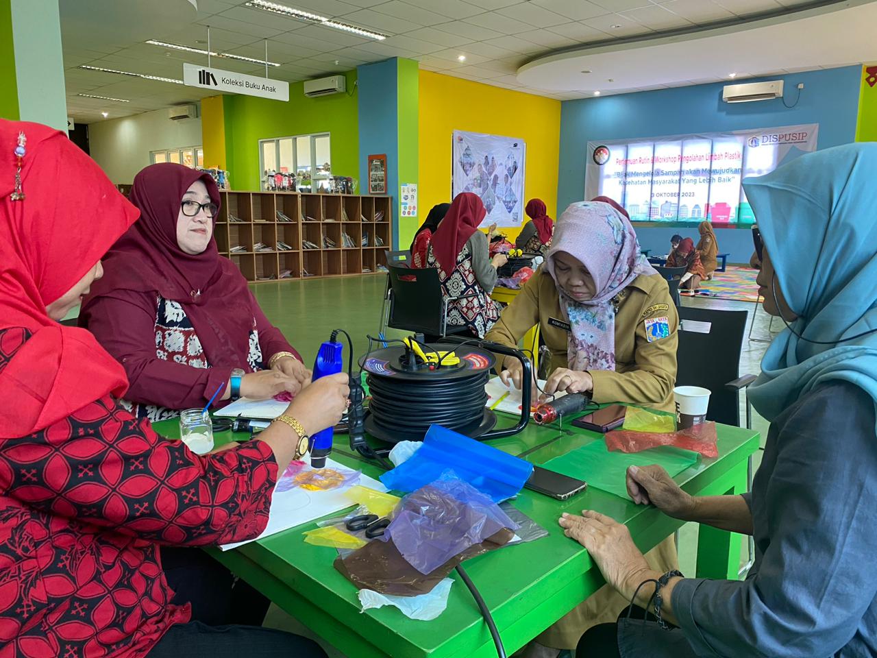 Workshop LiterAsyik : Bijak Mengelola Sampah Akan Mewujudkan Kesehatan Masyarakat Yang Lebih Baik Sebagai Bagian Dari Transformasi Perpustakaan Berbasis Inklusi Sosial Bersama Dharma Wanita Persatuan Dinas Perpustakaan Dan Kearsipan Provinsi DKI Jakarta